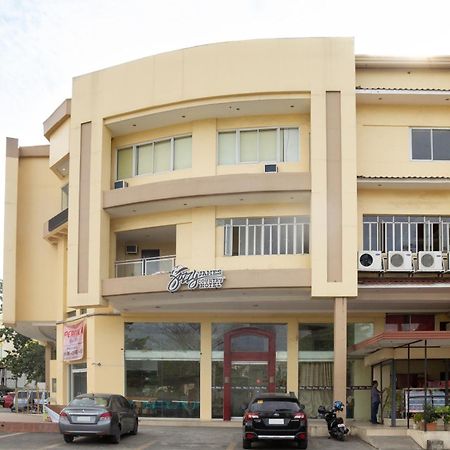 Oyo 133 Jazzy James Country Hotel 2 Davao City Екстериор снимка